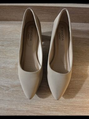 TOP Moda Cream Pointed Toe Pumps